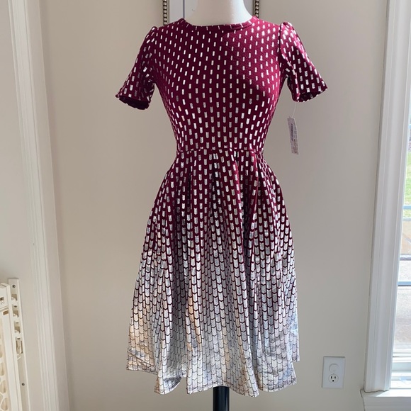 LuLaRoe Dresses & Skirts - • Lularoe Elegant Amelia Dress •